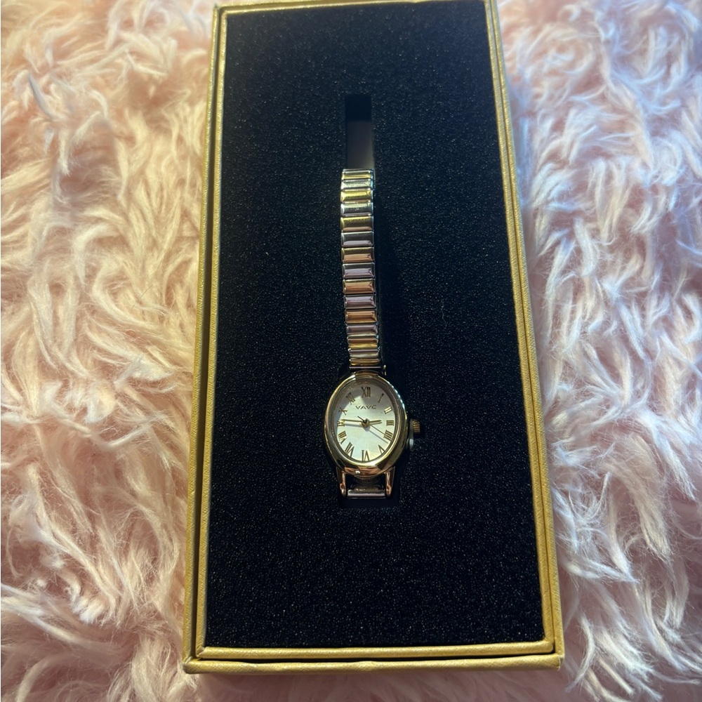 VAVC Elegant Silver and Gold Watch New in Box - Picture 4 of 4